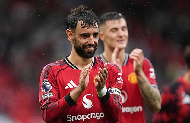 Man United vất vả kiếm điểm trước Burnley