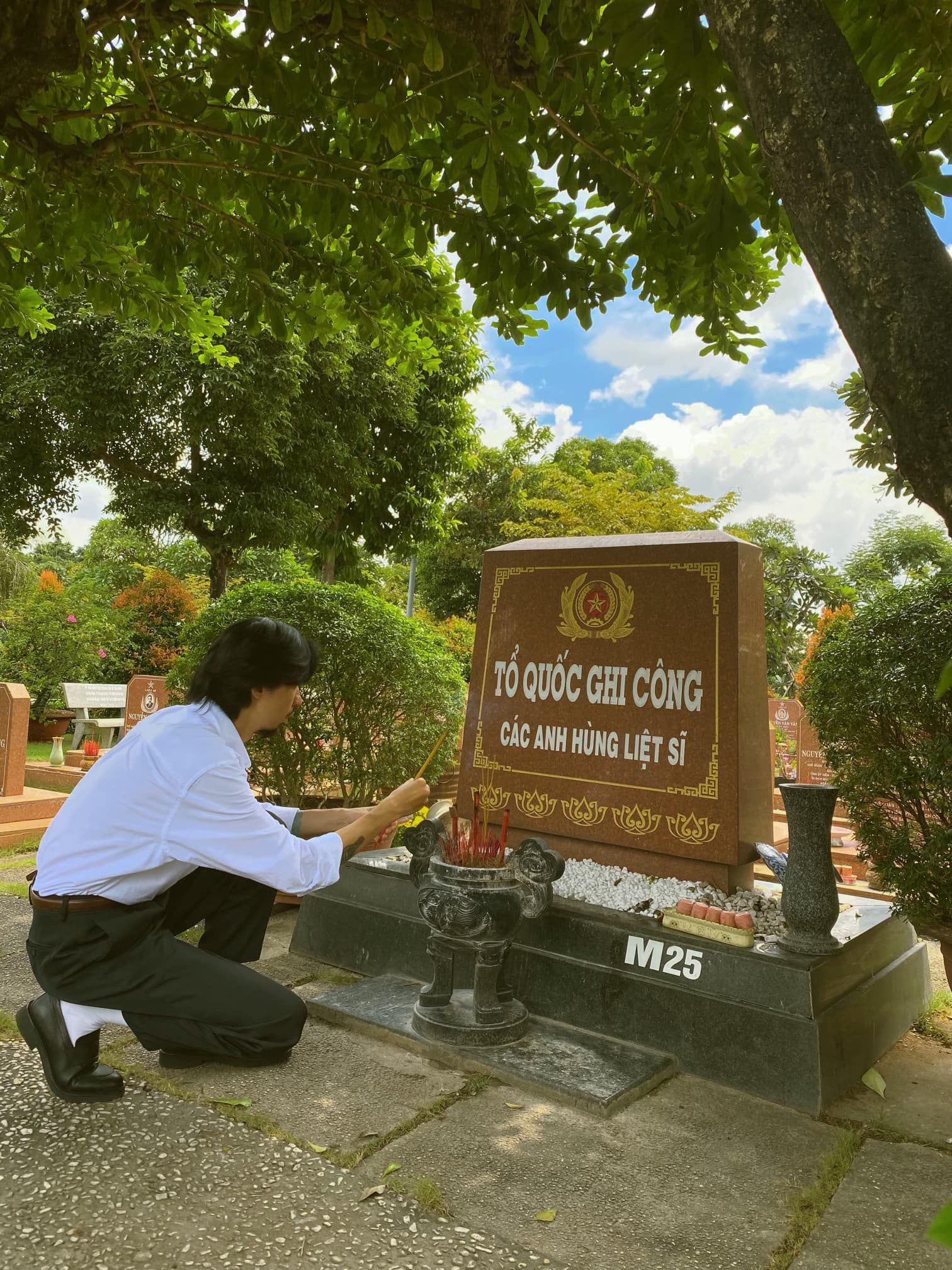 Đen Vâu thường xuyên có những hoạt động hướng đến việc tri ân, bày tỏ lòng biết ơn với thế hệ đi trước, đã hy sinh vì hoà bình 