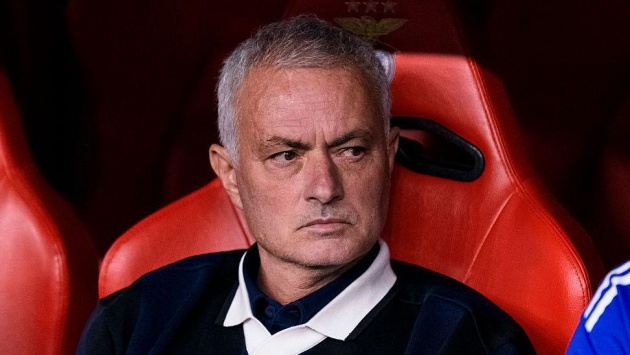 Năng lực của HLV Mourinho bắt đầu bị nghi ngờ. Năng lực của HLV Mourinho bắt đầu bị nghi ngờ.