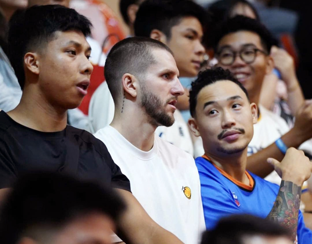Tâm Đinh và Dajuan Madden vắng mặt