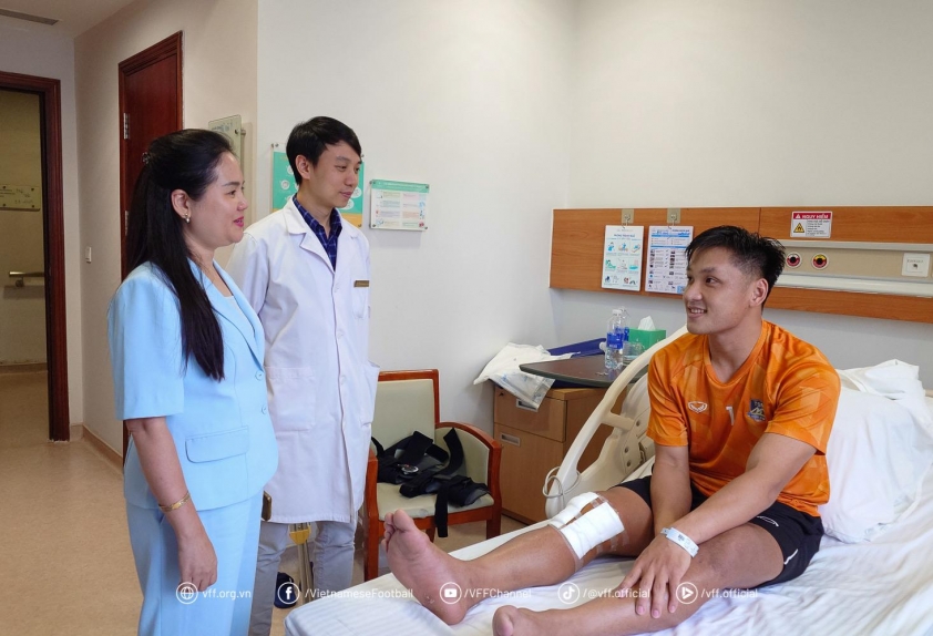 Thủ môn Hồ Văn Ý phẫu thuật thành công, dự kiến nghỉ thi đấu 6 tháng