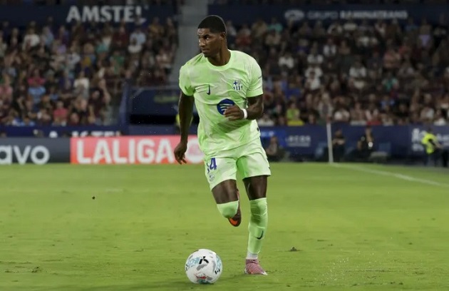 Bảo lãnh tài chính giúp Barca đăng ký Rashford