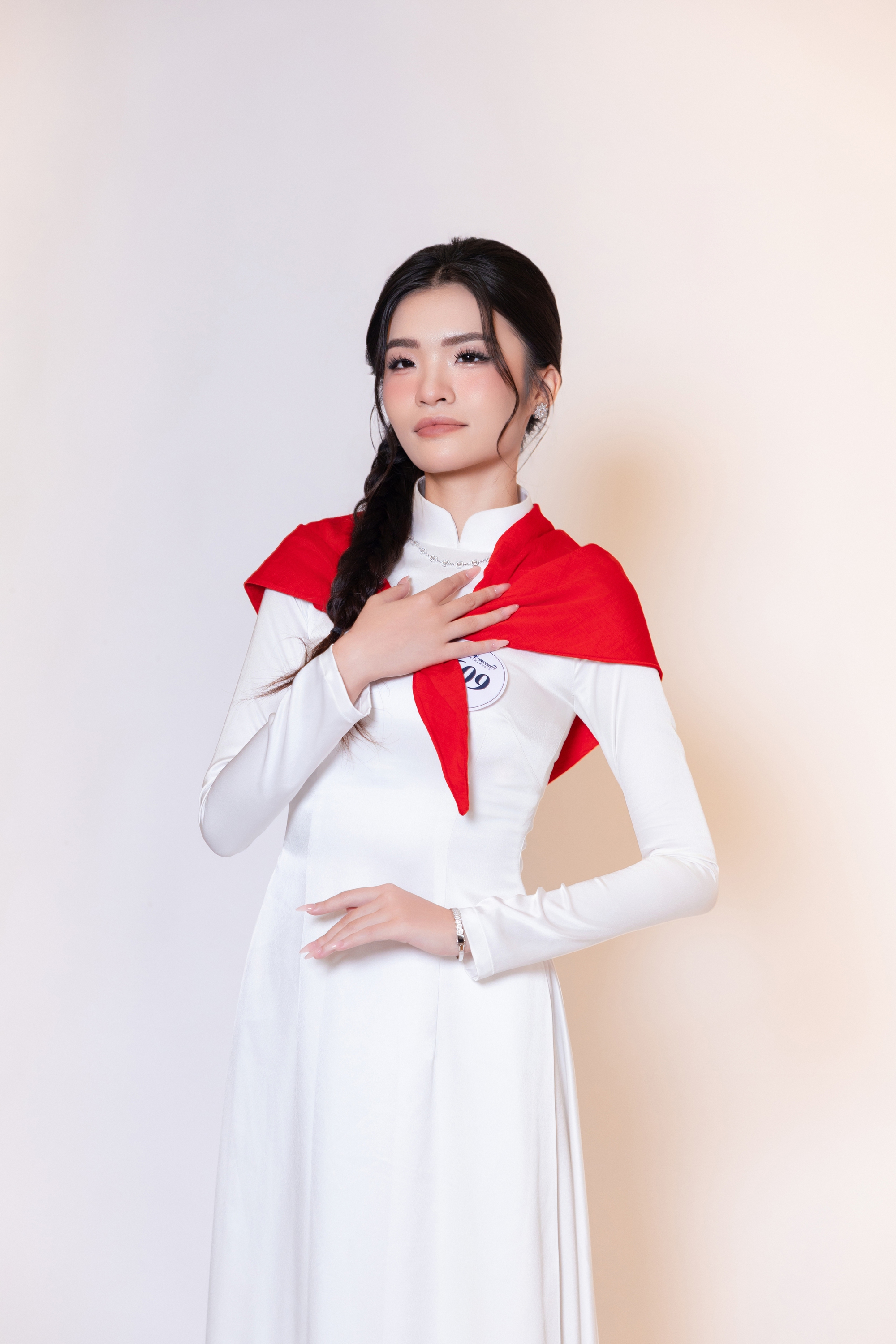 Bảo Anh tươi cười tại sự kiện