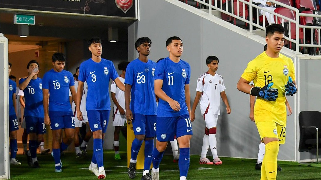 Các cầu thủ Singapore trẻ tuổi chuẩn bị cho vòng loại U23 châu Á