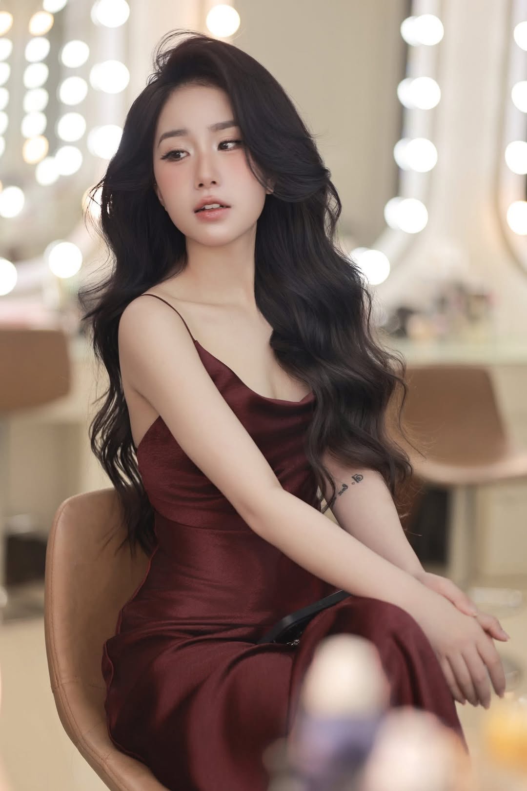 Fan cứng soi loạt hình ảnh nóng bỏng của vợ quốc dân Tiểu Hý
