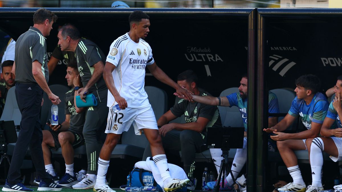 Alexander-Arnold đối mặt với một thách thức quá lớn từ đội trưởng của Real Madrid