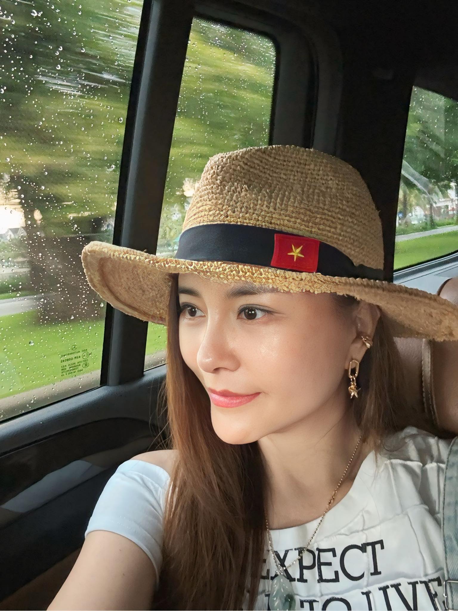 Diễn viên Kim Oanh với chiếc cằm dài khác lạ