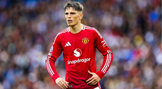 Garnacho rời Man Utd đến Chelsea.