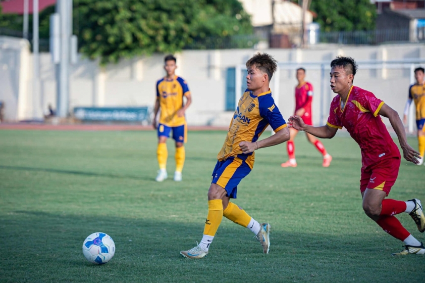 Hình ảnh đội hình SLNA tập luyện