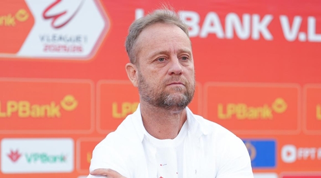 Ông Alexandre Polking chưa hài lòng sau trận thắng CAHN.