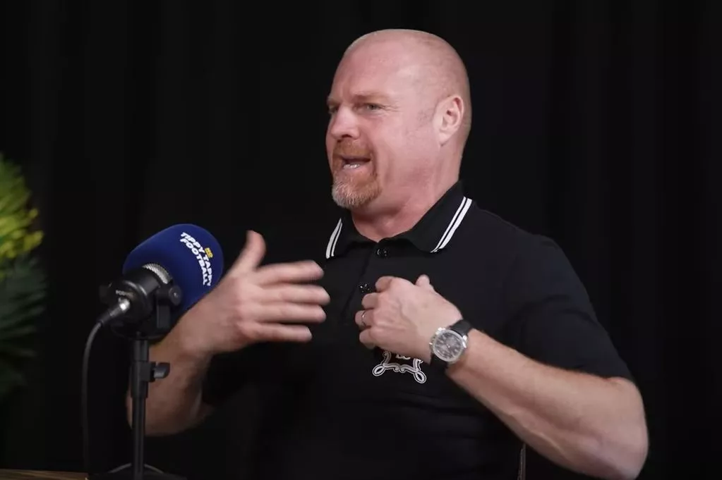 HLV Sean Dyche chỉ trích triết lý chiến thuật của Man Utd