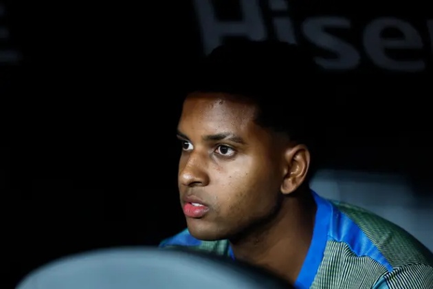 Rodrygo chơi bóng ở Bernabeu