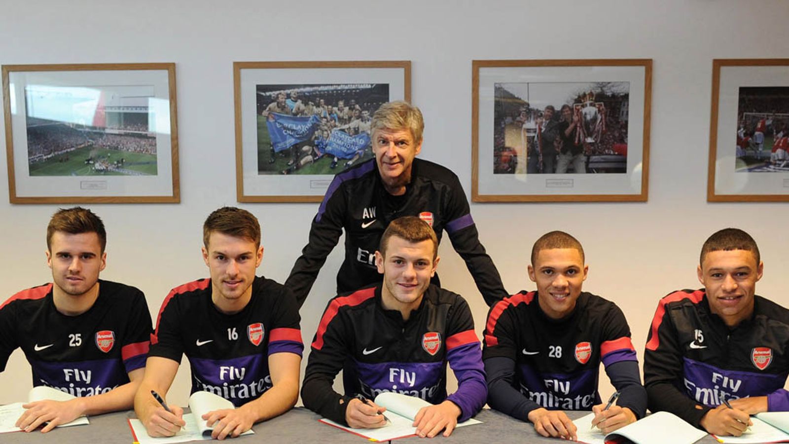 Trục cầu thủ Anh Quốc tại Arsenal trước đây