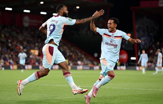 Fabio Carvalho ghi bàn cho Brentford