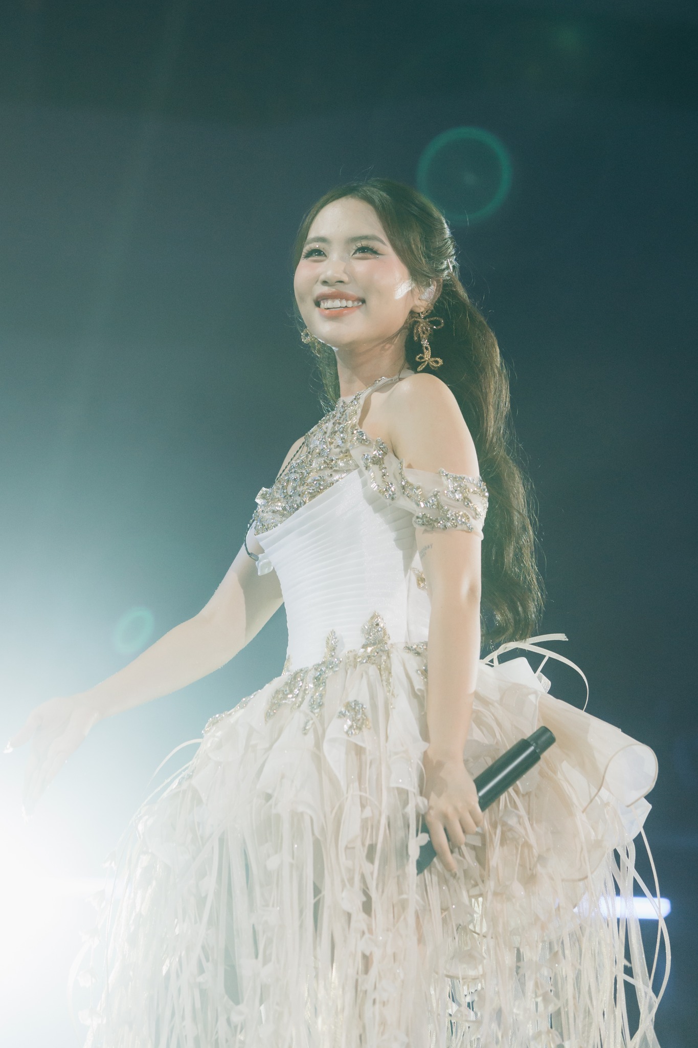Phương Mỹ Chi trên sân khấu Em Xinh Say Hi