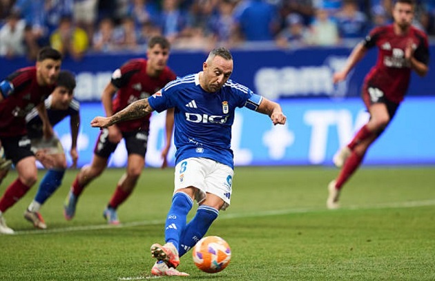 Oviedo của Santi Cazorla phải nỗ lực nhiều để ở lại La Liga.