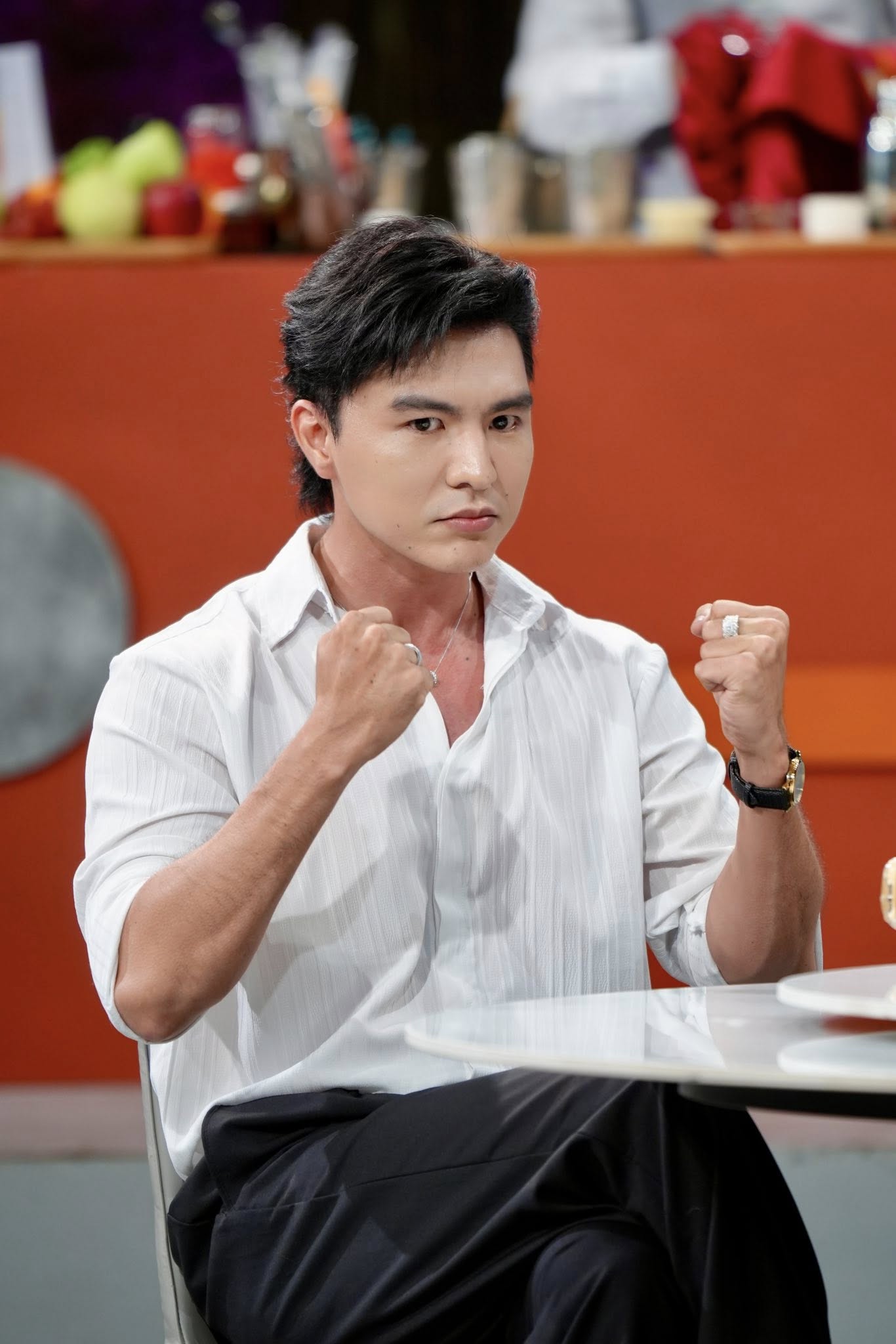 Nam diễn viên gây sốt phim Mưa đỏ: Giảm gấp 5kg để vào vai