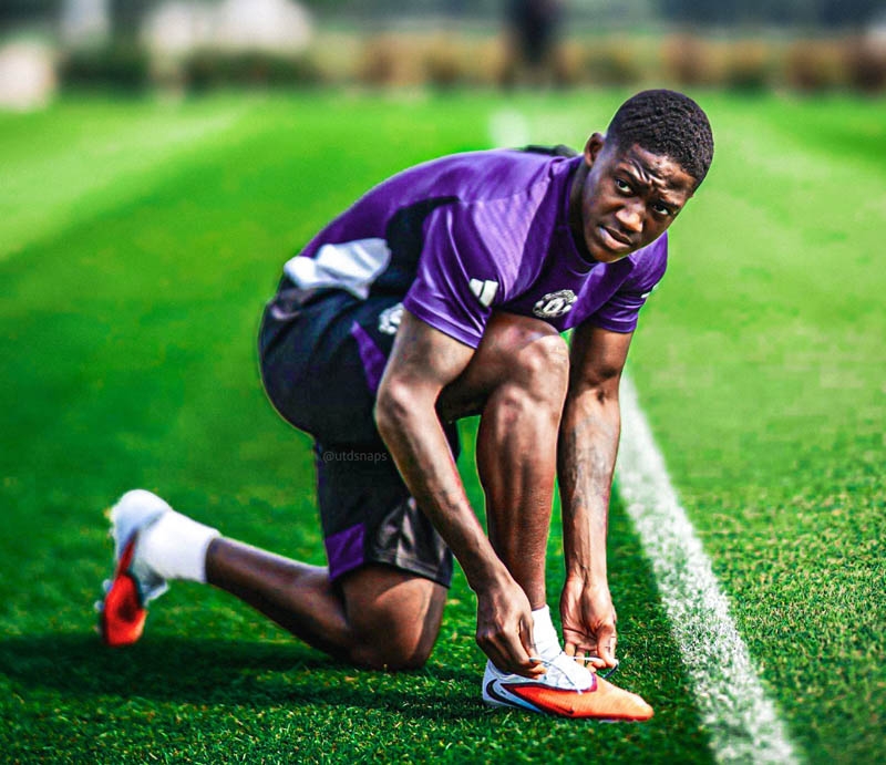 Kobbie Mainoo trong màu áo Manchester United