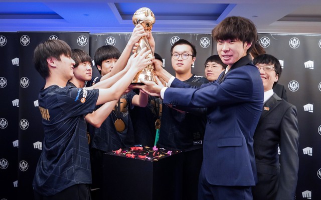 RNG là nhà vua MSI thực sự khi họ vẫn đang là đội tuyển vô địch giải đấu này nhiều lần nhất.