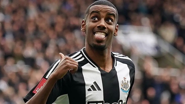 Newcastle dọa trừ lương, gây áp lực buộc Alexander Isak trở lại thi đấu - Ảnh 1