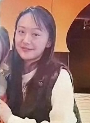 Sau khi bị đuổi khỏi showbiz, Trịnh Sảng có tâm lý bất ổn, nghi mắc trầm cảm. Diện mạo của cô cũng ngày càng tàn tạ, xuống cấp