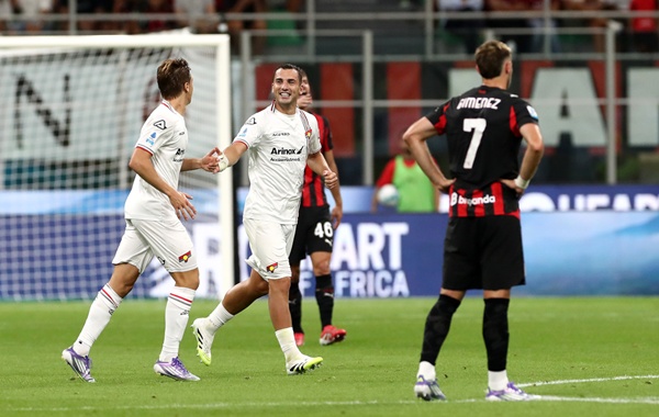 Siêu phẩm của Bonazzoli vào lưới AC Milan