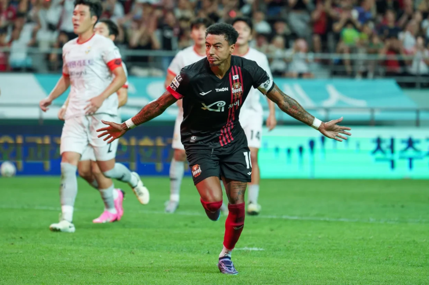 Lingard trong màu áo Seoul
