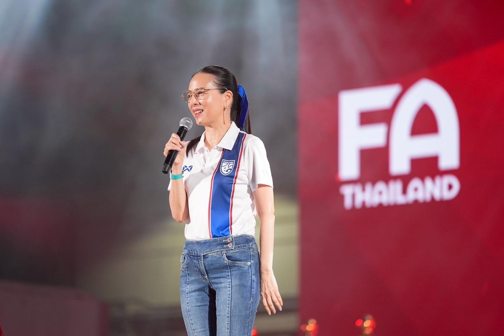 Madam Pang có hành động đặc biệt, chung tay trả nợ cho bóng đá Thái Lan - 1