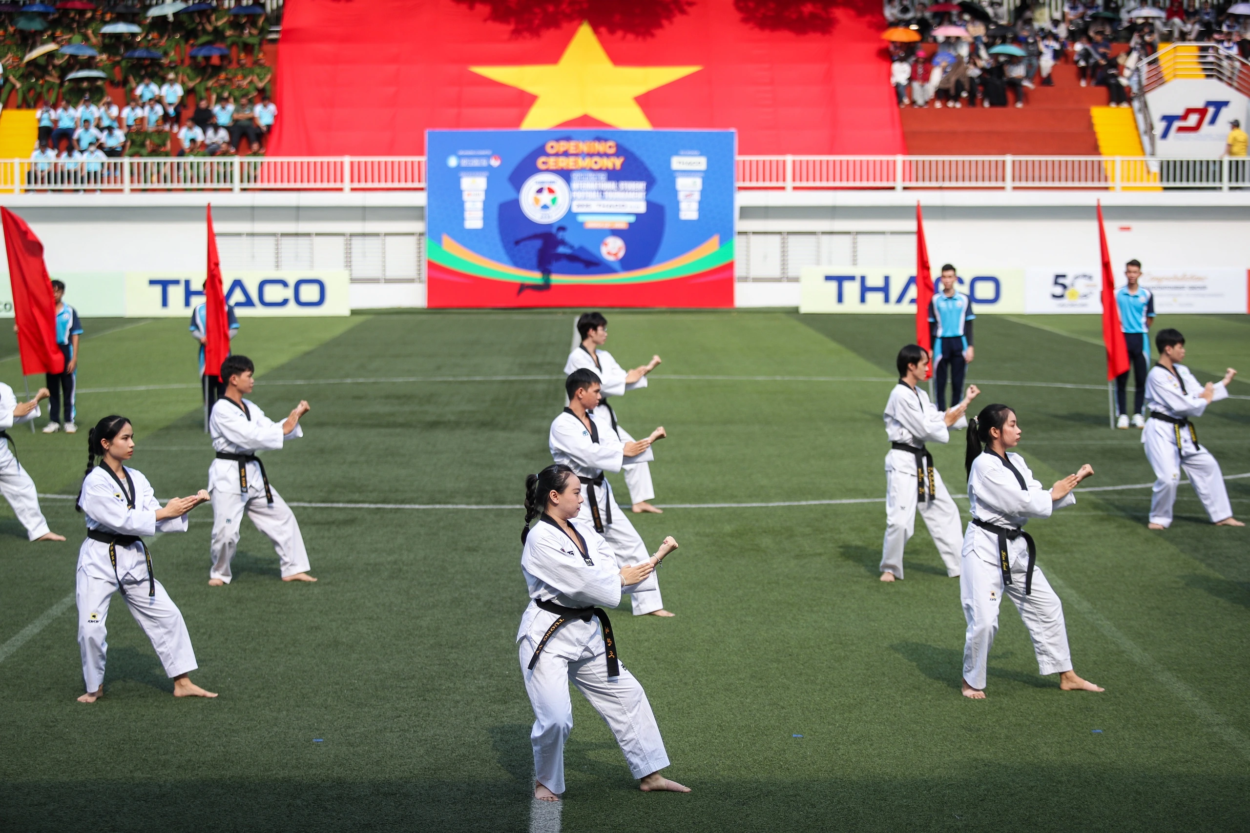 Ngày mai rời xa TP.HCM, các cầu thủ hẳn nhớ mãi những hình ảnh này- Ảnh 8.
