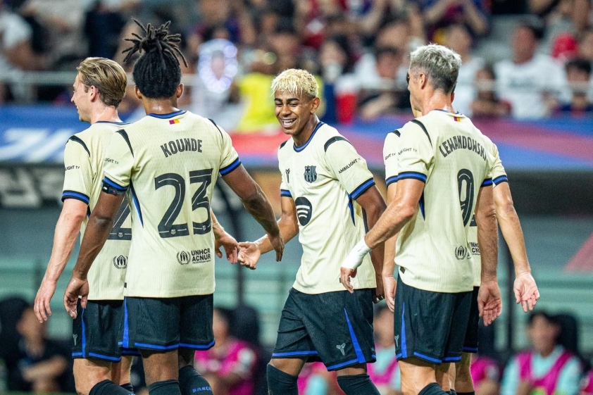 Lamine Yamal: Ngôi sao mới tỏa sáng rực rỡ trong màu áo số 10 Barcelona