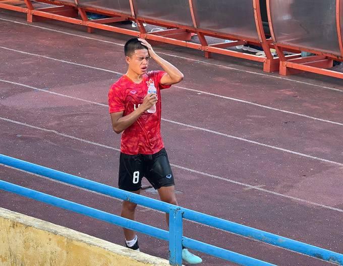 Tiền vệ Việt kiều Trần Thành Trung sốc nhiệt trong trận ra mắt CLB Ninh Bình