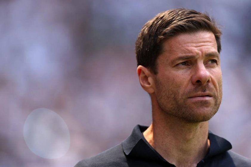 Xabi Alonso áp dụng kỷ luật thép, trễ giờ tập bị phạt tiền