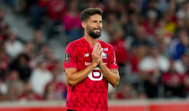 Giroud thi đấu thăng hoa ở tuổi ngoài 38