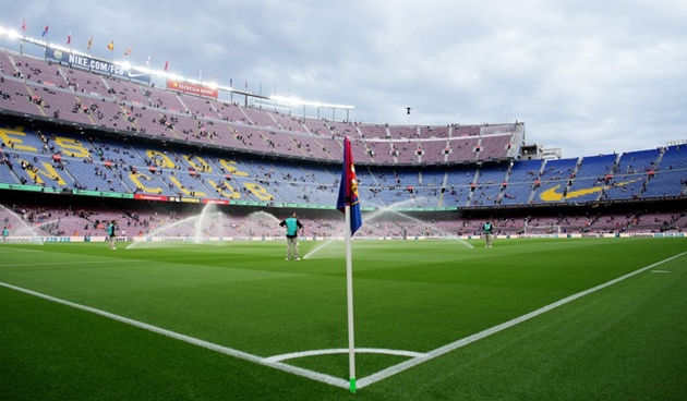 Sân Camp Nou của Barca chưa sẵn sàng cho Champions League