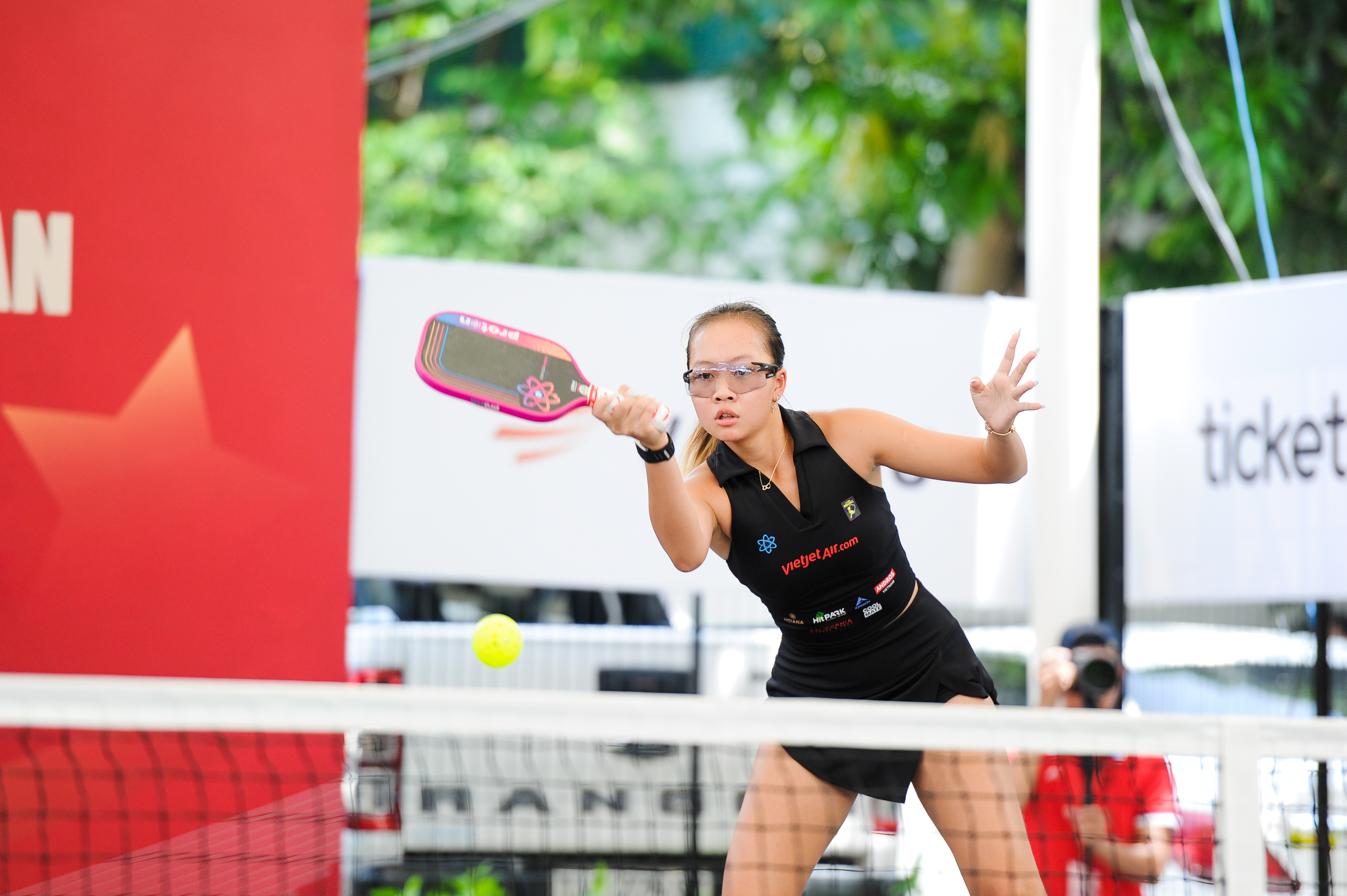 Sophia Phương Anh và đồng đội