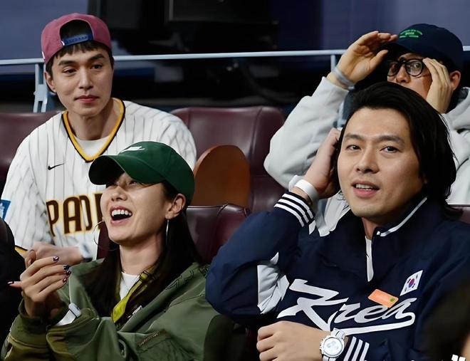 Hyun Bin vừa làm việc vừa chăm sóc con cái