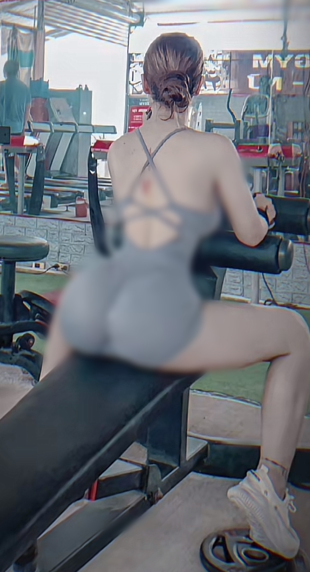 Hot girl bán cafe