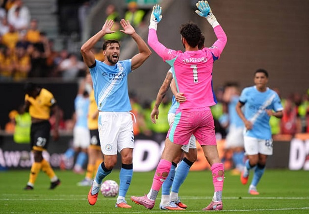 Trafford giúp Man City giữ sạch lưới ngày ra quân.