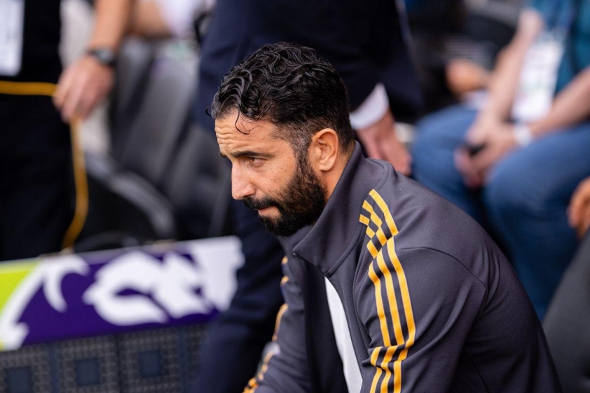 Ruben Amorim bị chỉ trích vì không sử dụng Benjamin Sesko