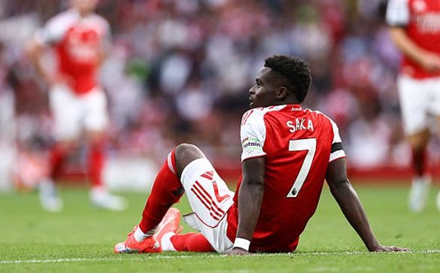 Bukayo Saka chấn thương trong trận gặp Leeds