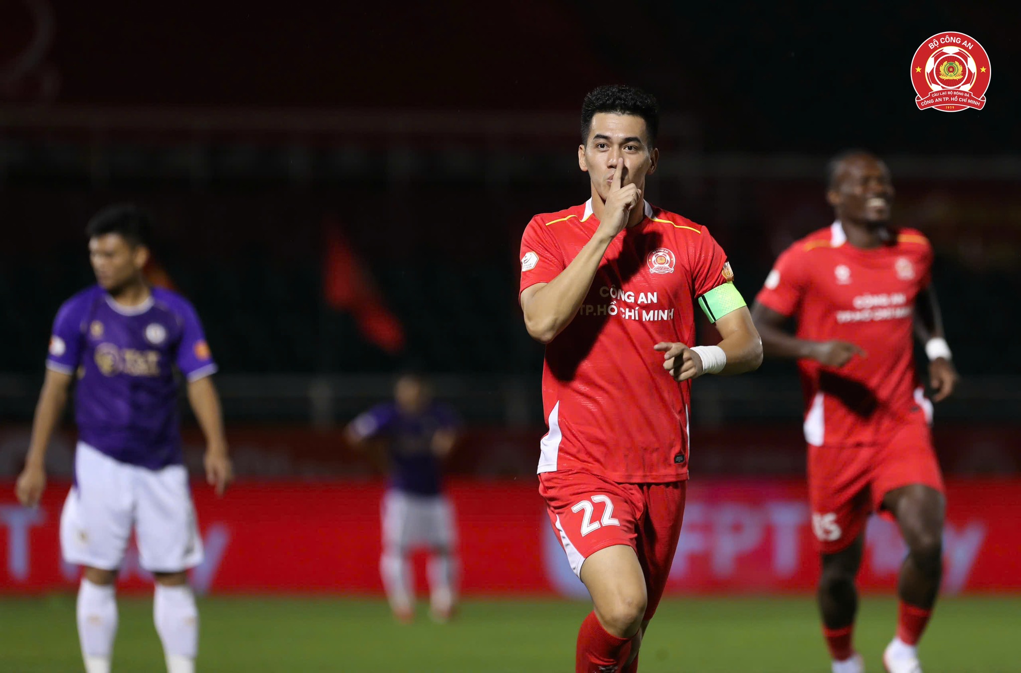 Tiến Linh giúp CA TPHCM gây bất ngờ trước Hà Nội FC. Ảnh: CA TPHCM