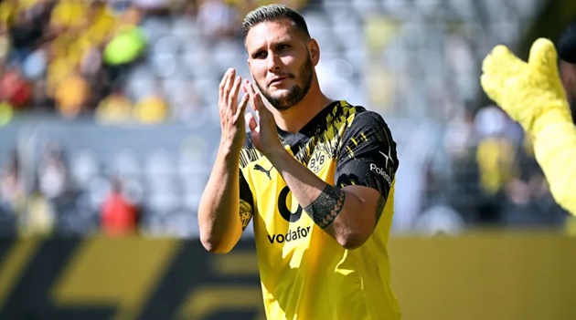 Sule chấn thương khiến hàng thủ Dortmund rơi vào khủng hoảng.