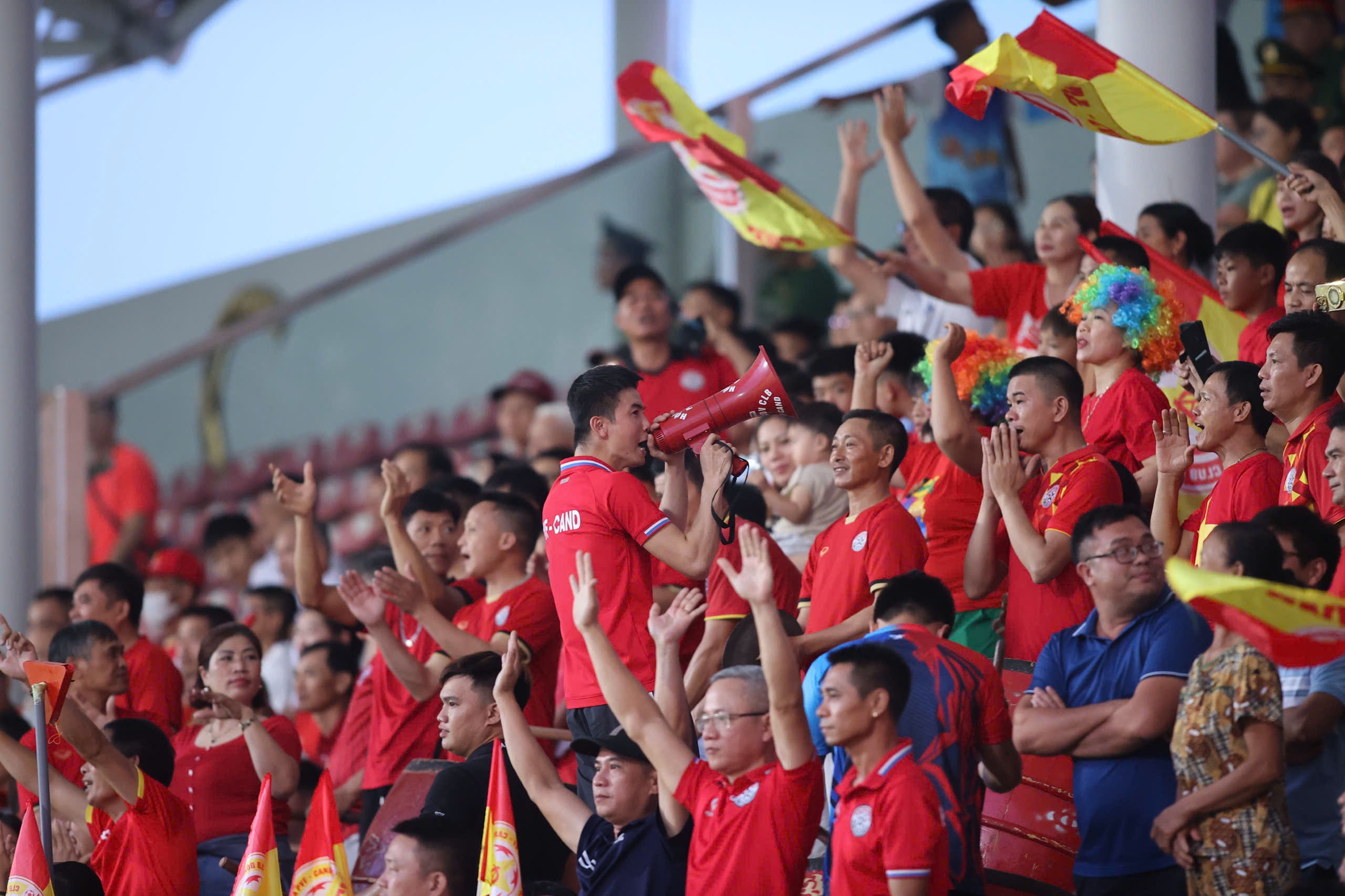 V-League 2025-26: Sôi động ngay vòng đầu tiên - Ảnh 5.