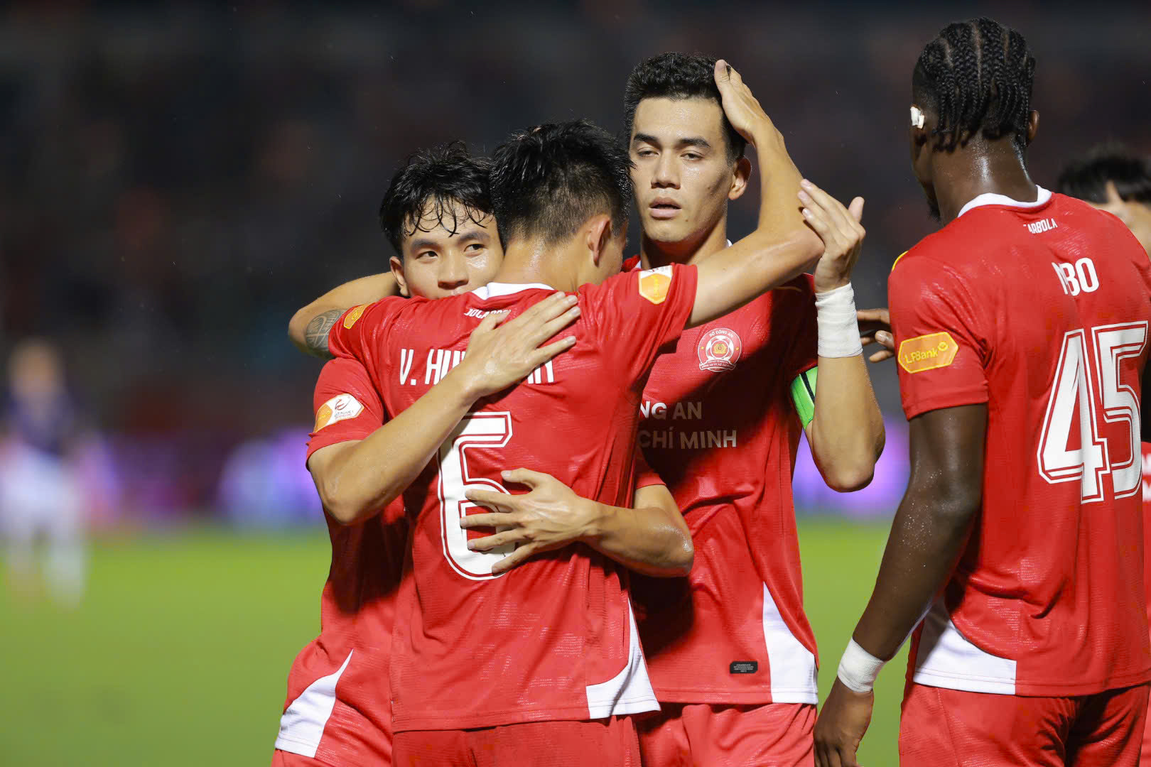 V-League 2025-26: Sôi động ngay vòng đầu tiên - Ảnh 2.