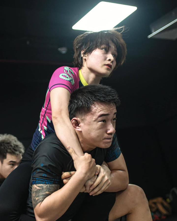 Hình ảnh gây sốt của nữ học viên MMA Hoàng Hằng