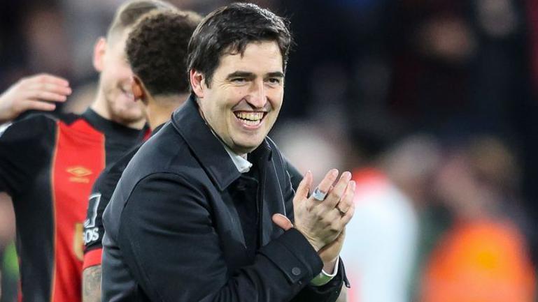 Bournemouth: Từ đội bóng nhỏ bé đến hiện tượng chuyển nhượng của Premier League