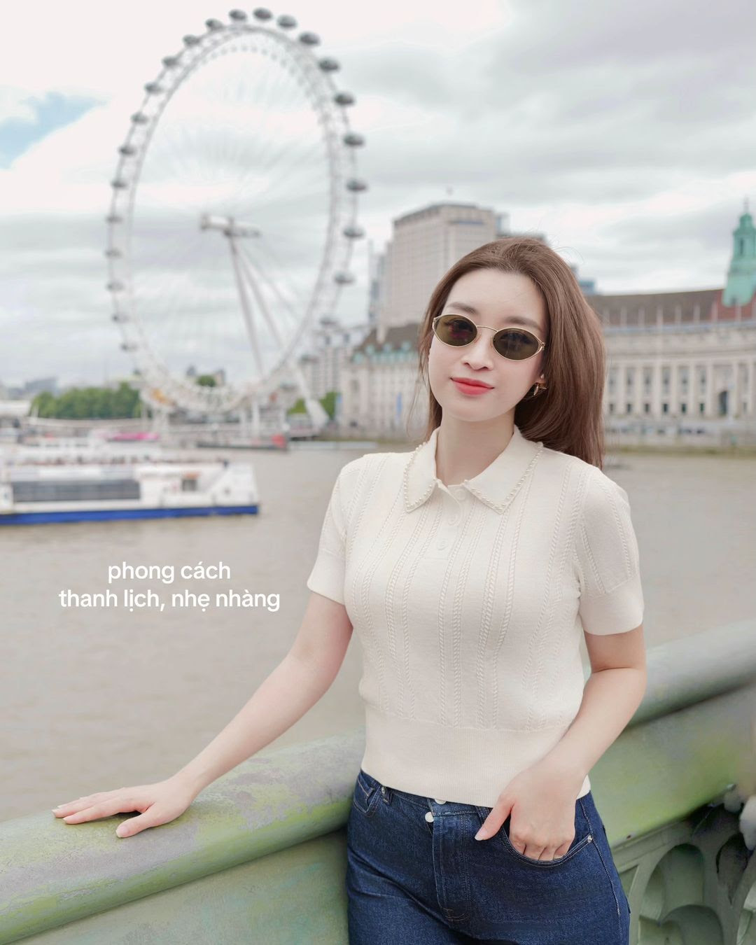 Đỗ Mỹ Linh diện đồ đơn giản vẫn xinh xuất sắc, 