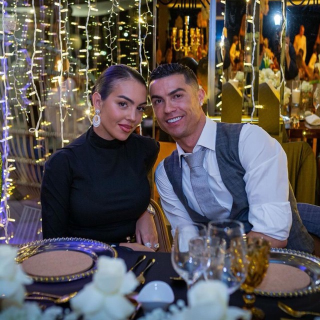 Ronaldo không ngại chi tiền tặng quà bạn gái 