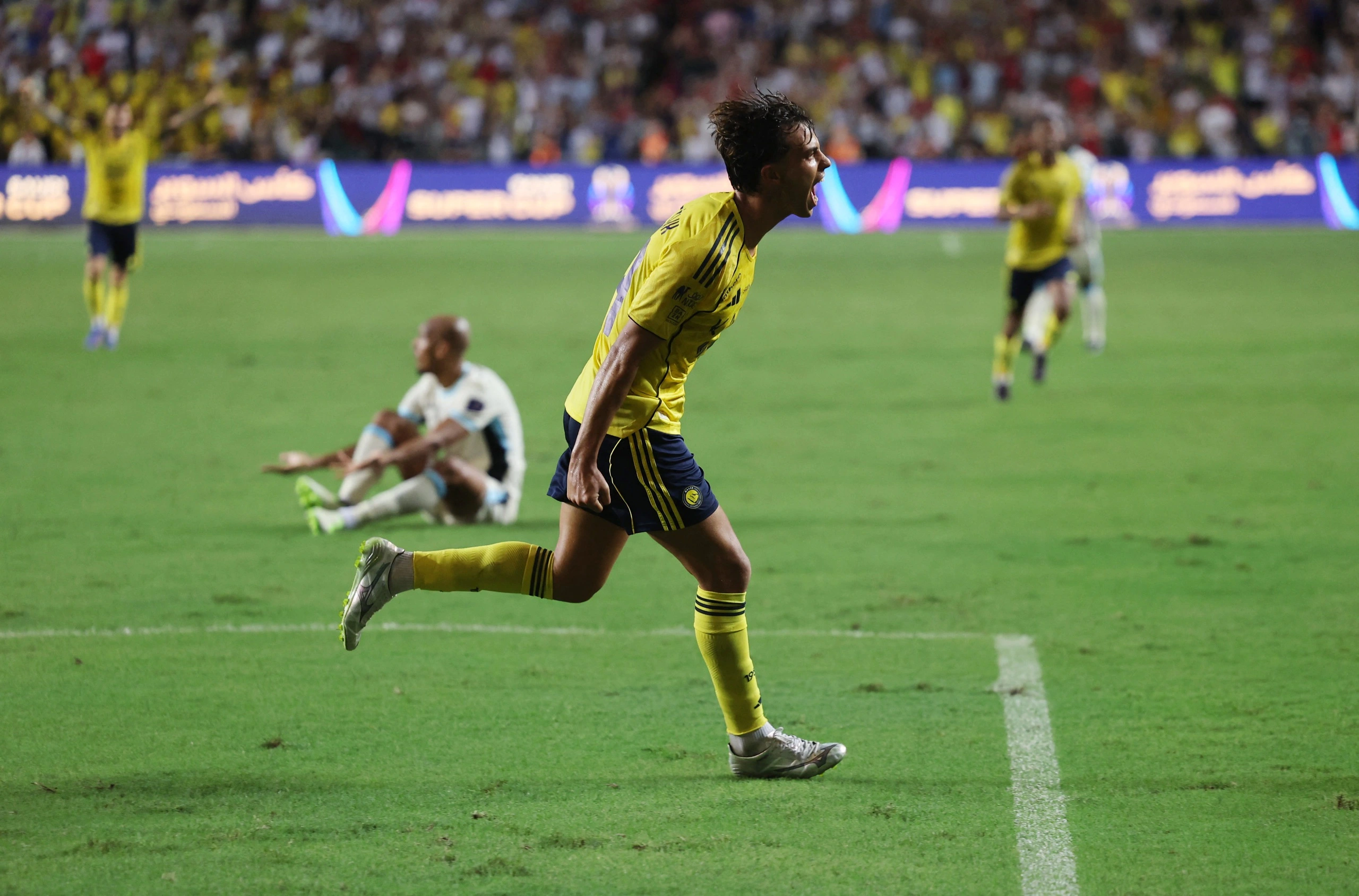 Ronaldo tỏa sáng khiến 40.000 CĐV sung sướng, Al Nassr vào chung kết Super Cúp dù chơi thiếu người- Ảnh 3.