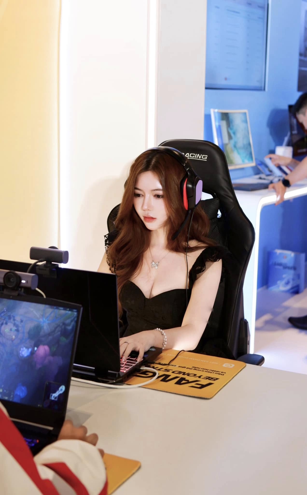 Vóc dáng khỏe khoắn của nữ streamer kỳ cựu